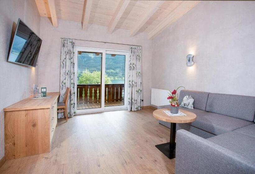 Suite with lake view, Seehotel St Hubertus