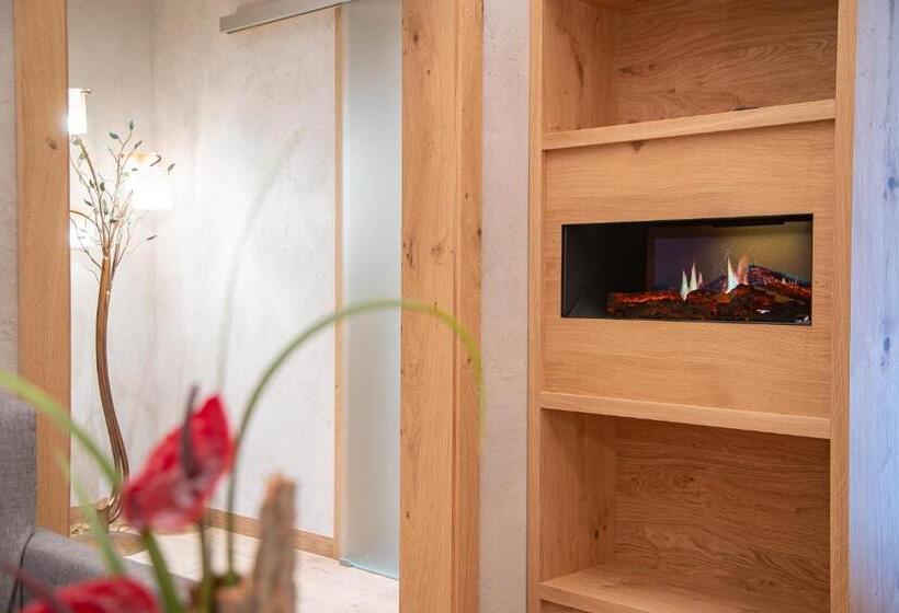 Suite with lake view, Seehotel St Hubertus