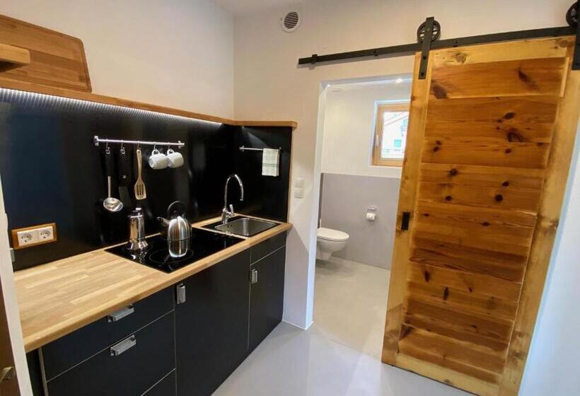 스탠다드 발코니 스튜디오, Waldruh