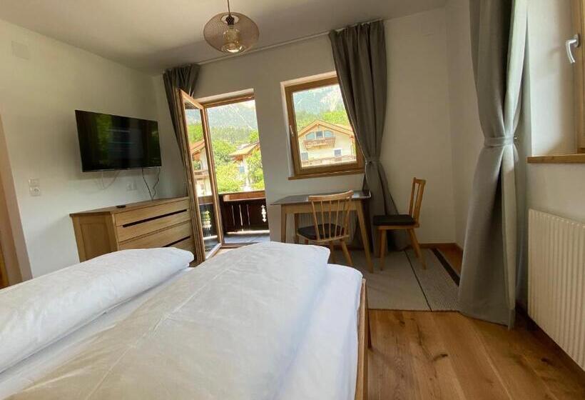 스탠다드 발코니 스튜디오, Waldruh