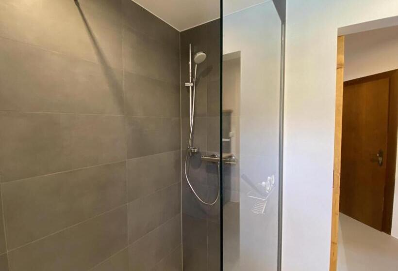 스탠다드 발코니 스튜디오, Waldruh