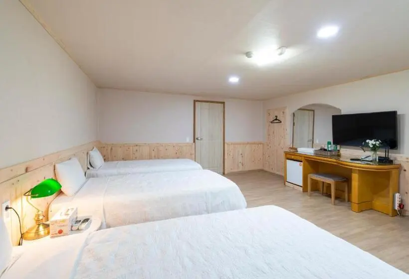 Deluxe Neljän Hengen Huone, New Jeju