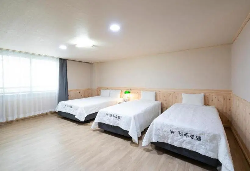 Deluxe Neljän Hengen Huone, New Jeju