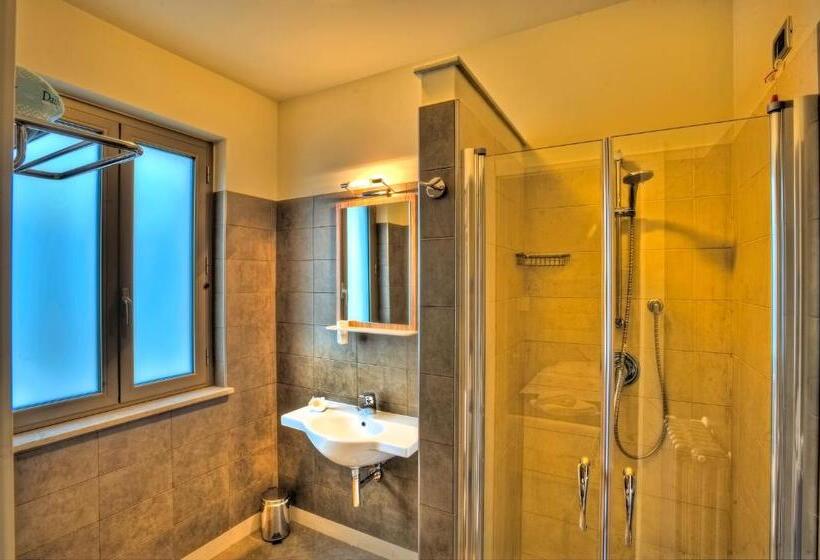 스탠다드 싱글 룸, Giga