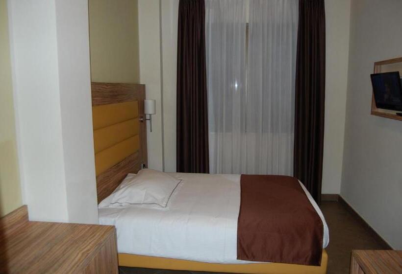 수피리어 싱글 룸, Giga