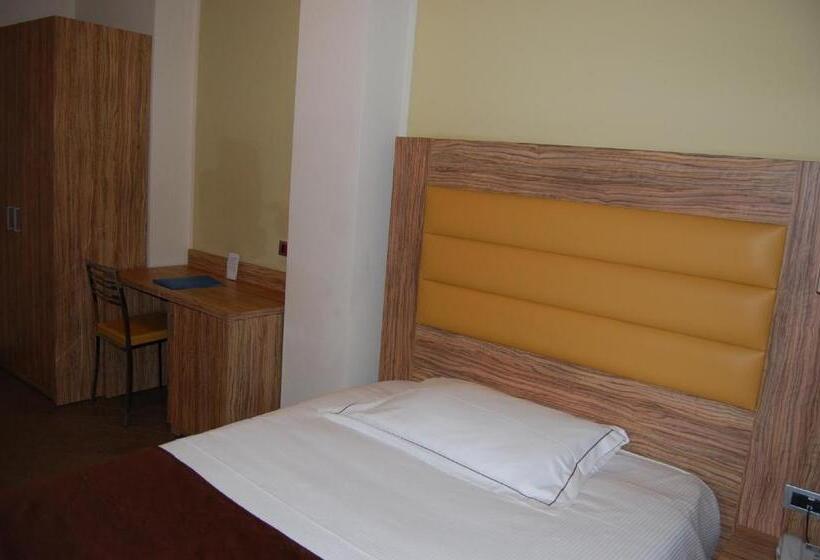 수피리어 싱글 룸, Giga