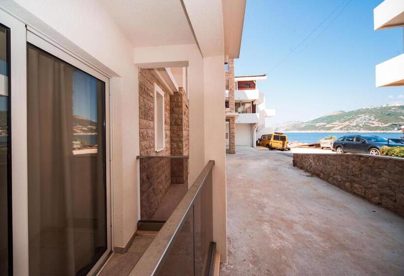 اتاق لوکس با بالکن, David Lux Beach Rooms