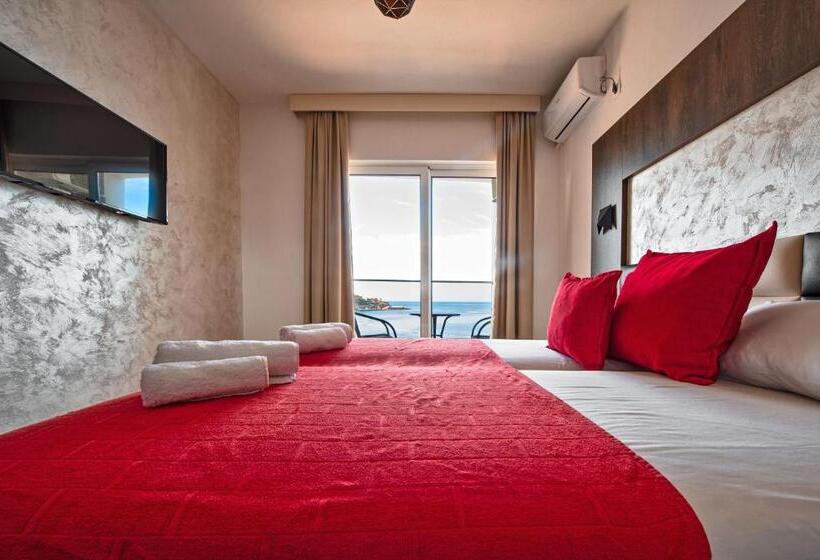 اتاق لوکس با بالکن و چشم‌انداز دریا, David Lux Beach Rooms