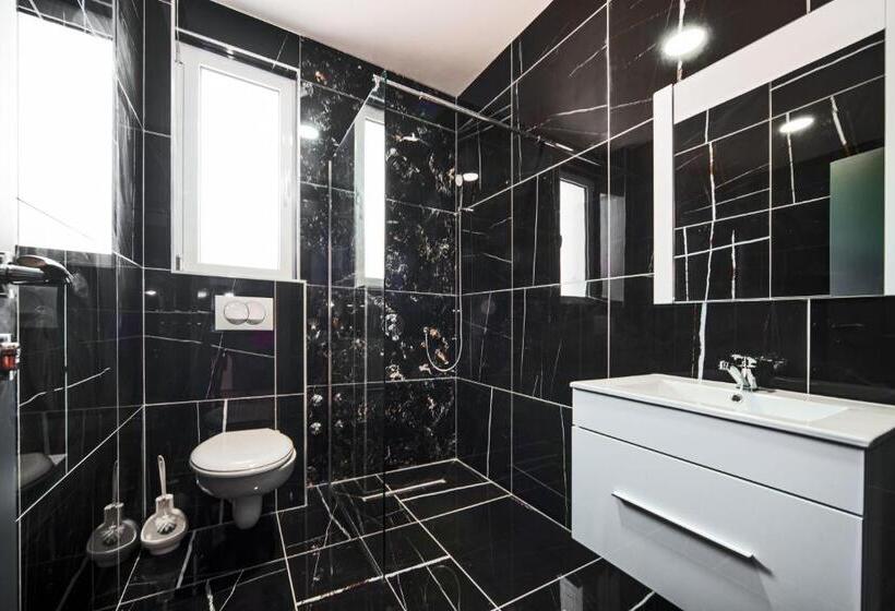 اتاق لوکس با بالکن و چشم‌انداز دریا, David Lux Beach Rooms