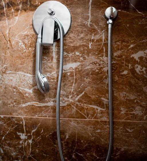 اتاق لوکس با بالکن و چشم‌انداز دریا, David Lux Beach Rooms