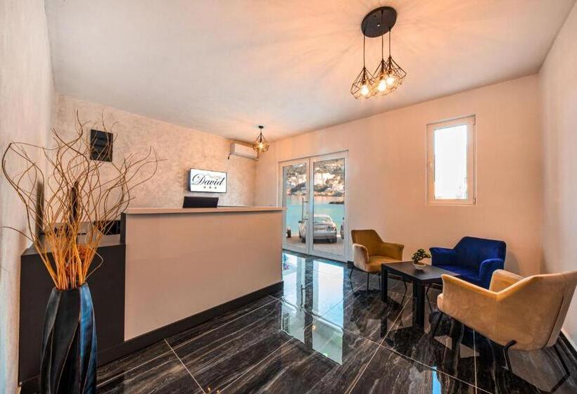 اتاق لوکس با بالکن و چشم‌انداز دریا, David Lux Beach Rooms