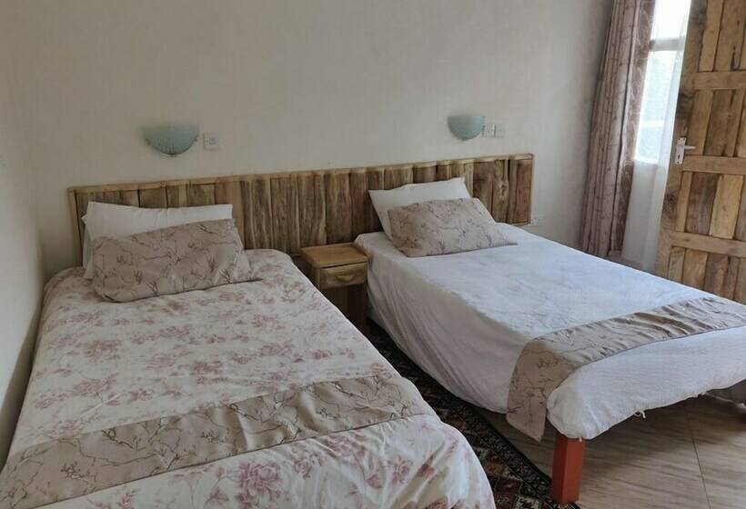 اتاق اجرایی, Theanabas Trout & Seafood Grill