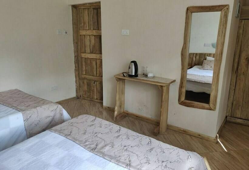 اتاق اجرایی, Theanabas Trout & Seafood Grill