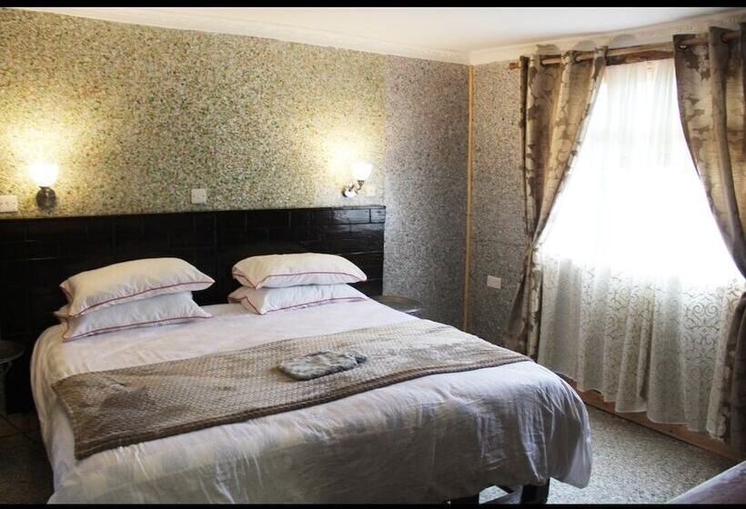 اتاق اجرایی, Theanabas Trout & Seafood Grill