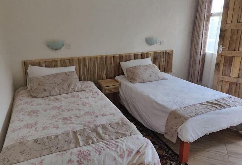 اتاق اجرایی, Theanabas Trout & Seafood Grill