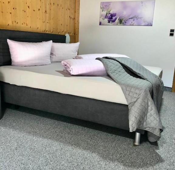 חדר סטנדרט לשלושה עם מרפסת, Haus Hubertus Wintersaison Und Sommersaison