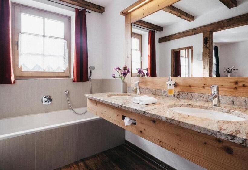 Номер Стандарт с Балконом, Almwellness Resort Tuffbad