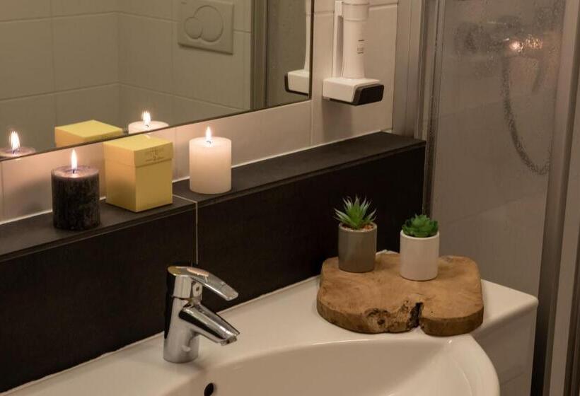 غرفة قياسية, Auwirt Zentrum