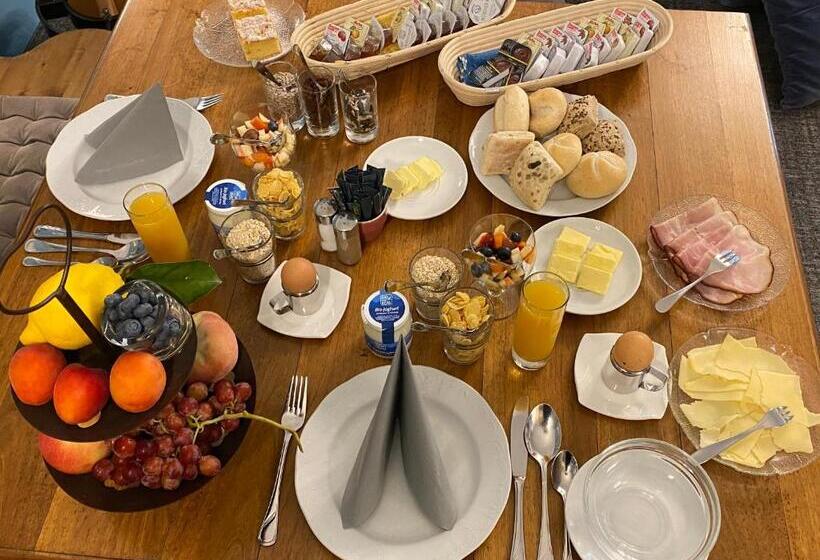 اتاق استاندارد سه نفره, Edelweiss Kitzbühel