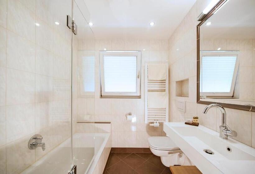 استودیوی سوپریور, Garni Glockenstuhl