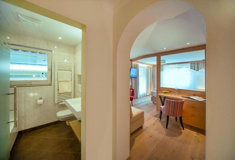 استودیوی سوپریور, Garni Glockenstuhl