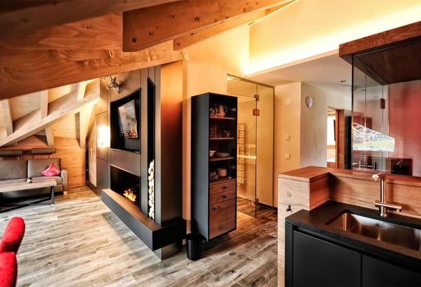 주니어 스위트, Garni Stefanie