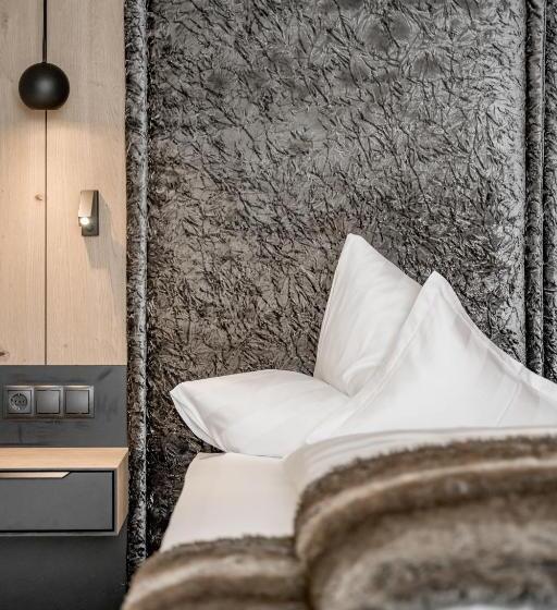 Номер Superior, Grauer Bär