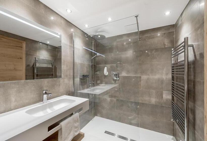 Номер Deluxe, Grauer Bär