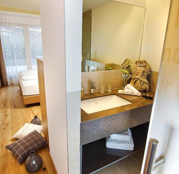 اتاق استاندارد با بالکن, Lasinga