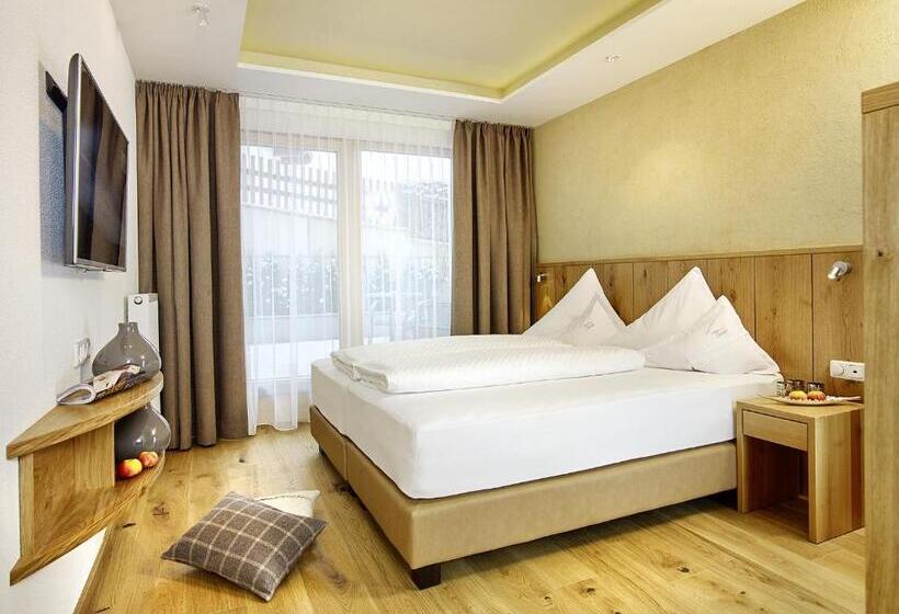 اتاق استاندارد با بالکن, Lasinga