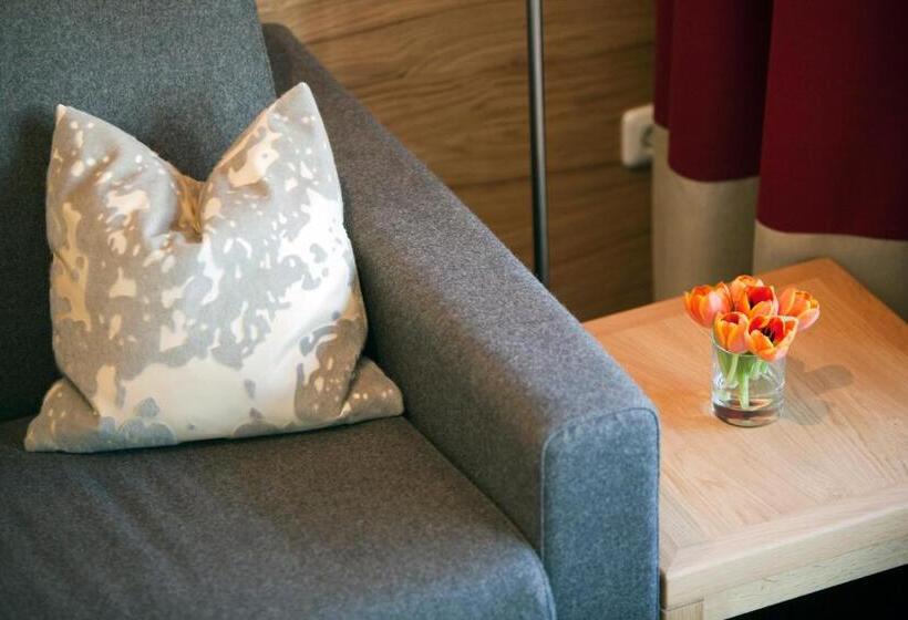 اتاق استاندارد با بالکن, Lasinga