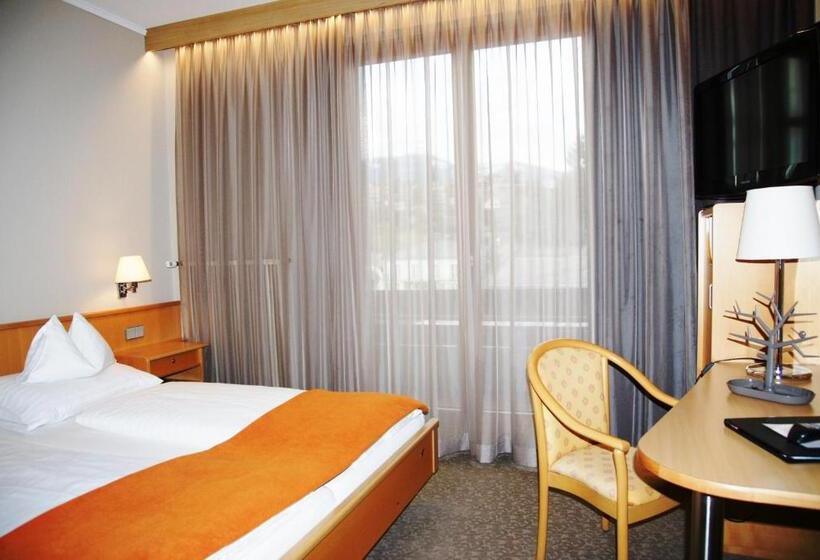 غرفة قياسية, Moserhof