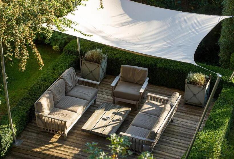 جناح مطلّ علي الحديقة, Moserhof