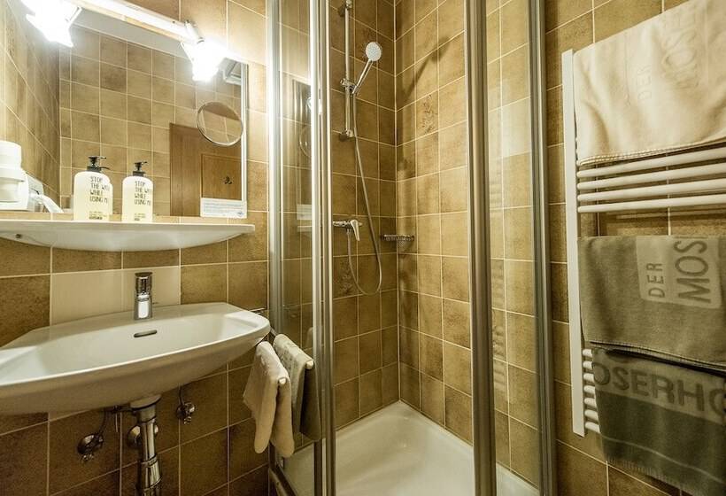 غرفة قياسية, Moserhof