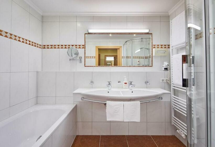 주니어 스위트 발코니, Neue Post