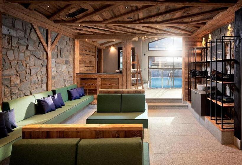 발코니가 있는 스위트, Neue Post