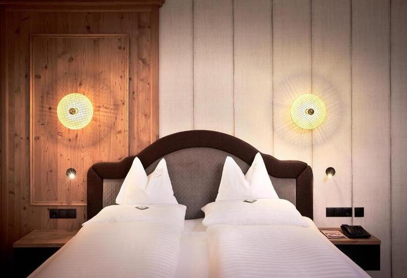 디럭스 룸, Neue Post