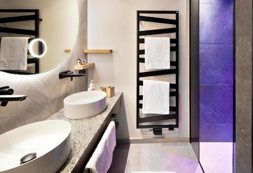 디럭스 주니어 스위트, Neue Post