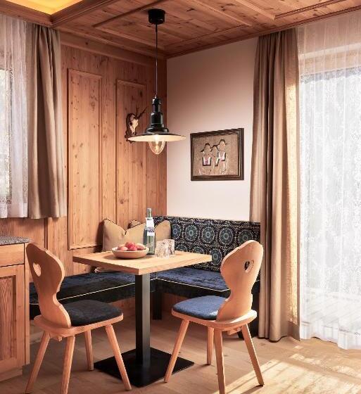 디럭스 주니어 스위트, Neue Post