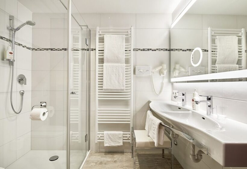 스탠다드 룸, Neue Post