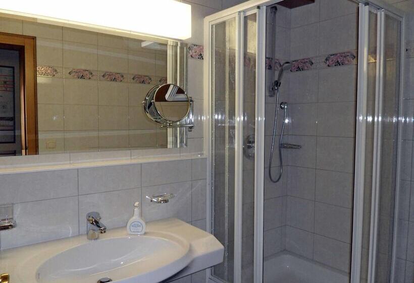 주니어 스위트, Neue Post