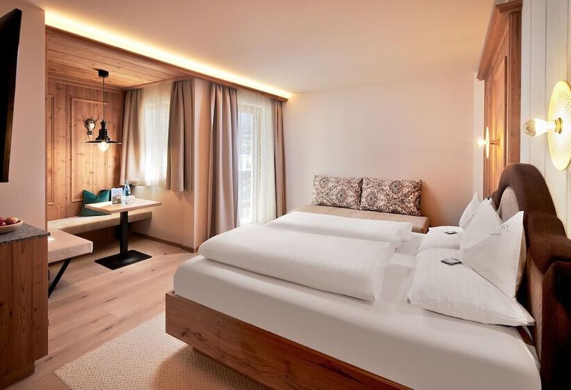 디럭스 룸, Neue Post