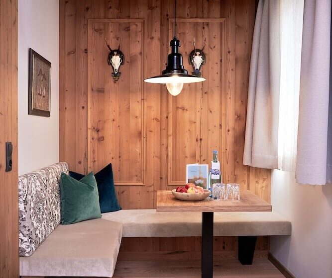 디럭스 룸, Neue Post