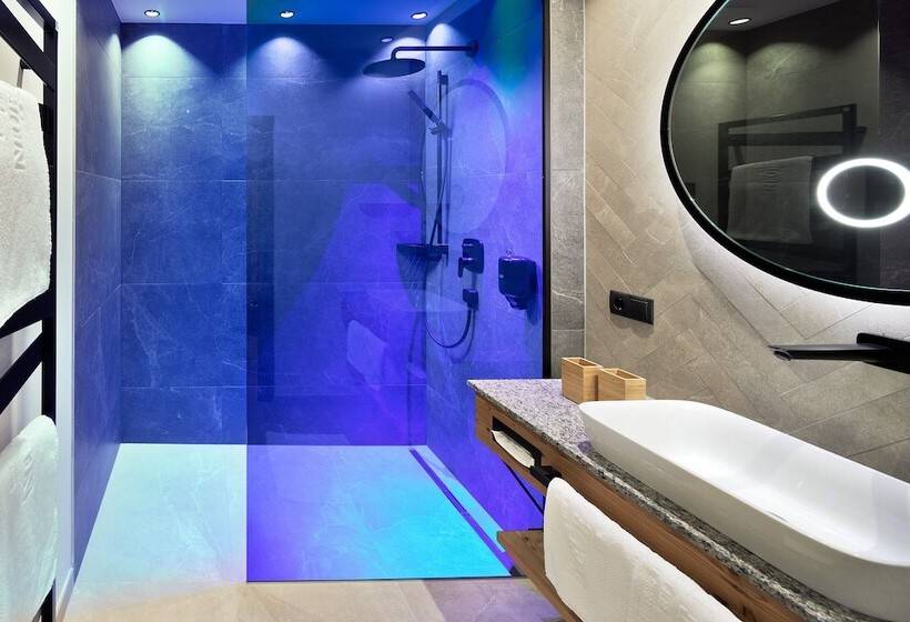 디럭스 룸, Neue Post