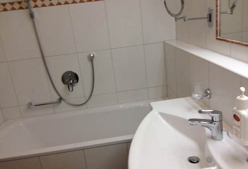 주니어 스위트, Neue Post