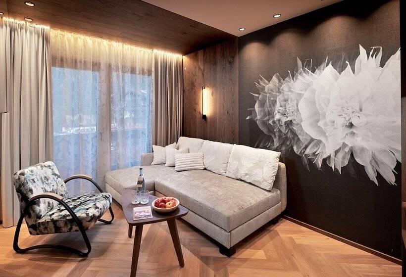 스탠다드 룸, Neue Post