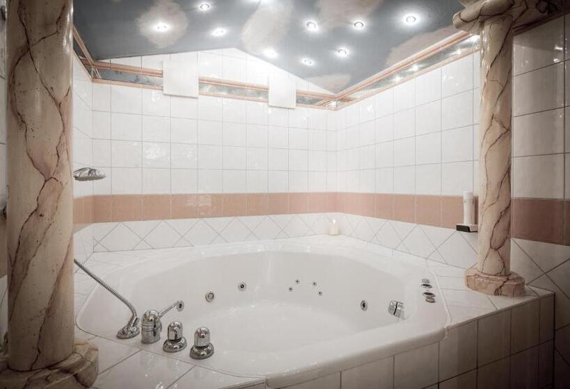 جناح, Rigele Royal Superior