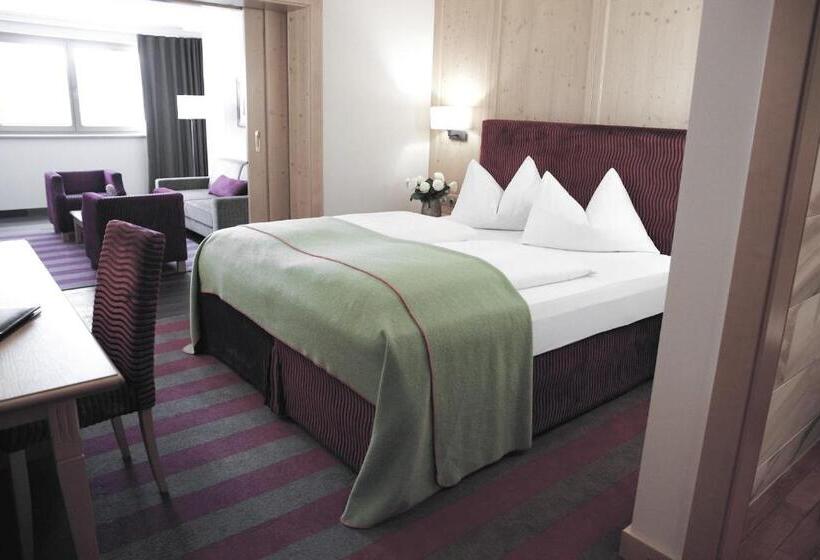 جناح جونيور ديلوكس, Rigele Royal Superior