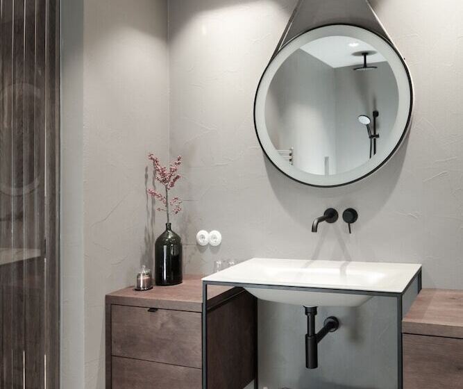 جناح عائلي, Rigele Royal Superior