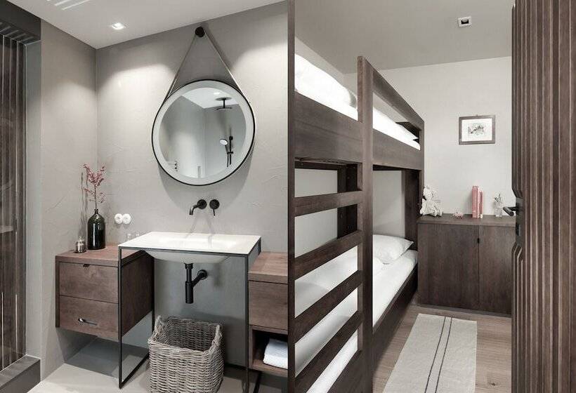 جناح عائلي, Rigele Royal Superior